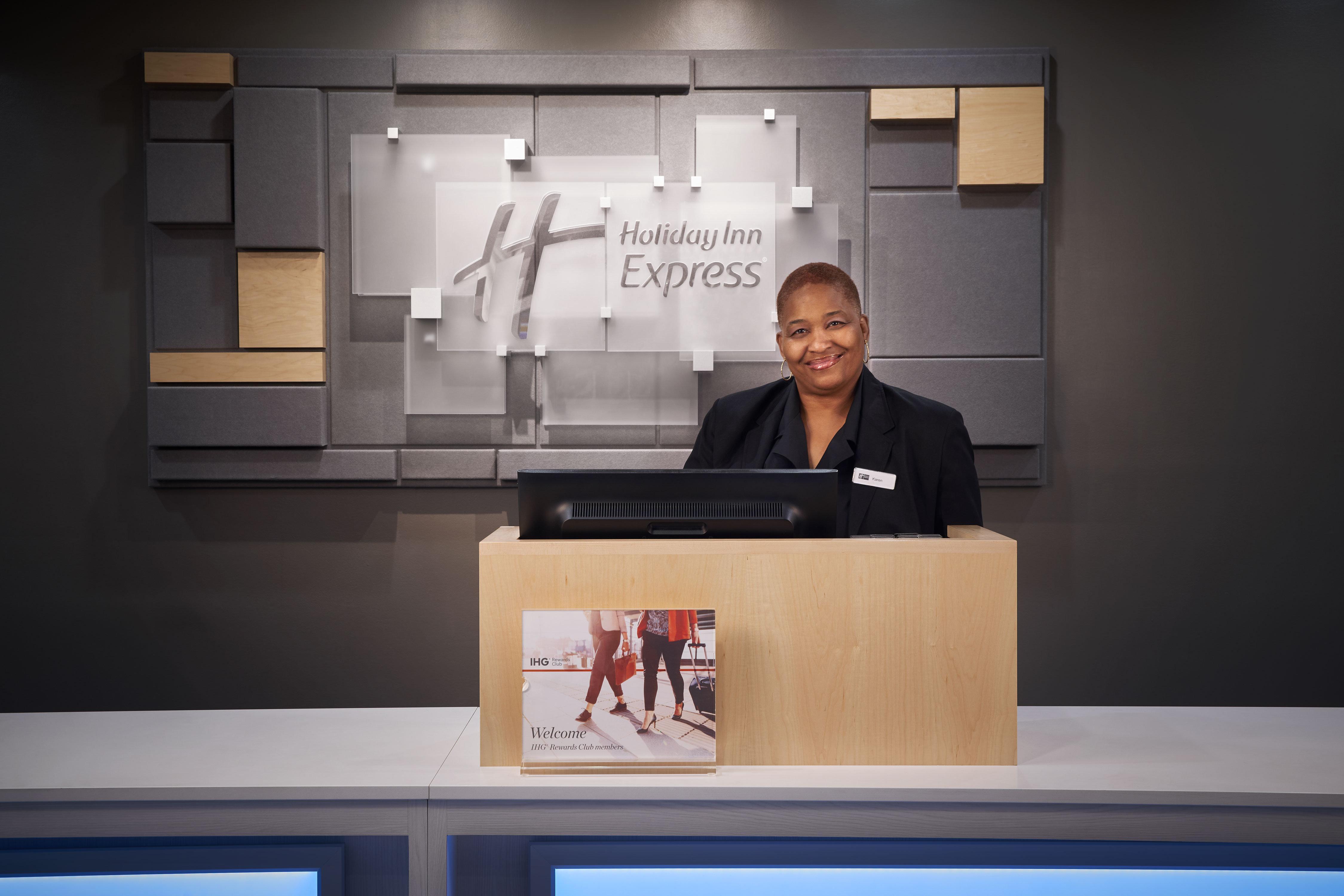 Holiday Inn Express - Richmond Downtown By Ihg Exterior photo